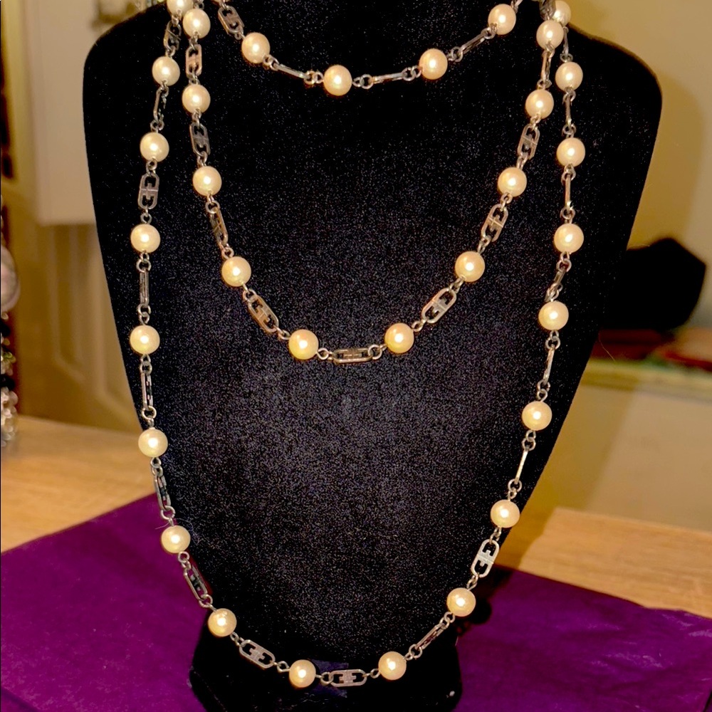 Elegant Vintage Pearl and Chain Necklace